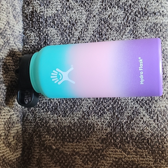 Hydro flask stainless steel water bottle 32oz - Picture 3 of 4